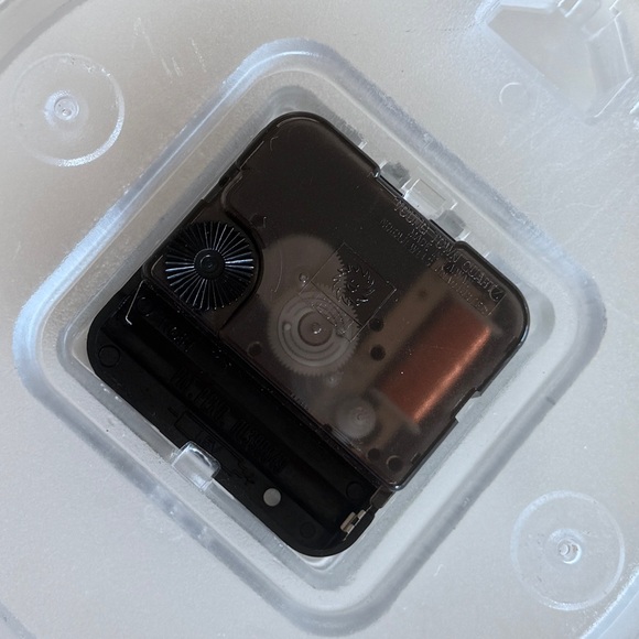 Vintage 70s Cosmo Quartz Wall Clock w/Colorful Frame. Battery operated. Works! - Picture 6 of 6